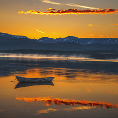 Сонце дууууже низенько – під обрієм.