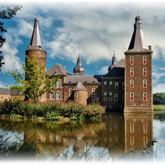Замок Хунсбрук (Kasteel Hoensbroek)