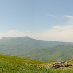 Вид на Чатыр-Даг с вершины Демерджи