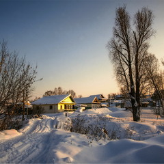 Снежная зима у деревни. Морозец.