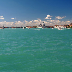 На горизонті Венеція.