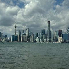 Файне місто Торонто...