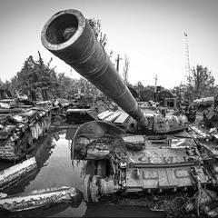 Війна в Україні. Кладовище танків російських окупантів
