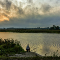 Рибалка на світанку
