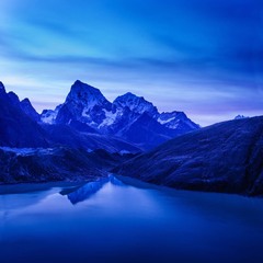 Озеро Гокіо до світанку. Непал