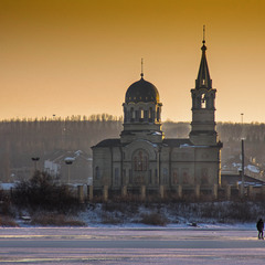 Церковь у замерзшего пруда