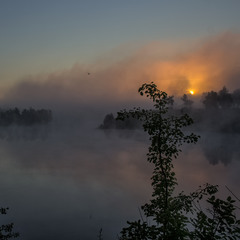 Острів в ранковім тумані
