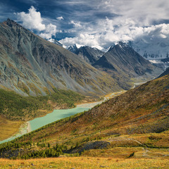 Долина реки Ак-Кем, озеро Ак-Кем, Катунский хребет, пик Белуха, Горный Алтай.