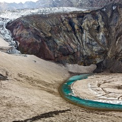 Ледниковое озеро в кальдере Мутновского вулкана