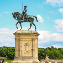 Памятник  Коннетабль Анн де Монморанси.Взамке Шантийи.