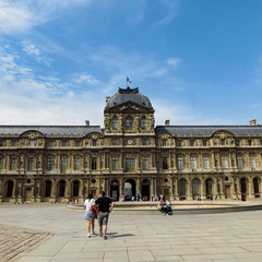 дворец Лувр