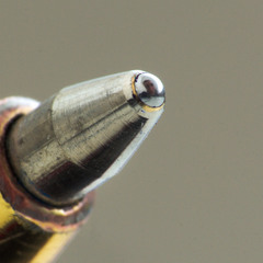 Автопортрет на кончике ручки