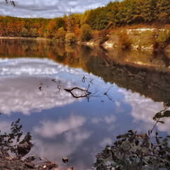 Осеннее отражение в реке