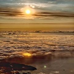 світанок над хмарами