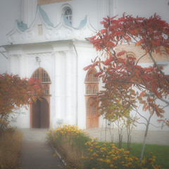 Осінь біля собору.