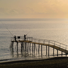 Рибалки на сході сонця