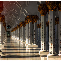 Солнце поднимается...Мечеть шейха Зайда - одна из шести самых больших мечетей в мире.(ОАЭ)...