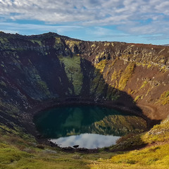 Керид — кратерное озеро на юге Исландии...