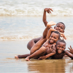 Позитивный Мадагаскар...Мои друзья по купанию в океане!