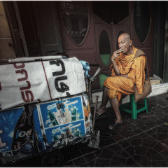 Случайный кадр.Уставший и задумчивый монах...Бангкок,Таиланд.