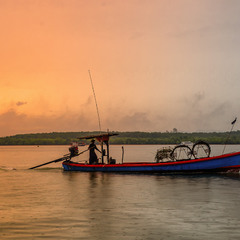 Утро,дождик и рыбак...Таиланд!