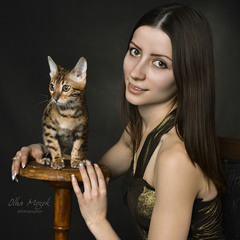 Портрет девушки с котенком