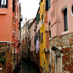The narrow Venice lanes