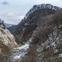Чегемское ущелье в серый зимний день