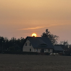 Сонце залазить у трубу