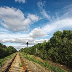 по железной дороге с облаками