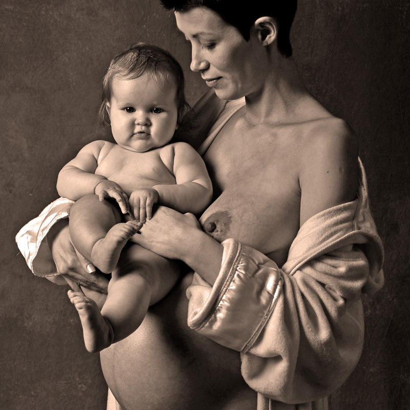 Голое тело матери. Фотосессия младенцев. Мадонна с младенцем фотосессия.