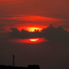 Багряний захід сонця
