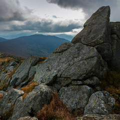 Камяні велети на вершині гори Пікуй