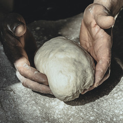 руки пекаря