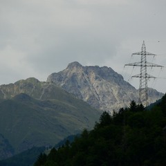 З хмарами.