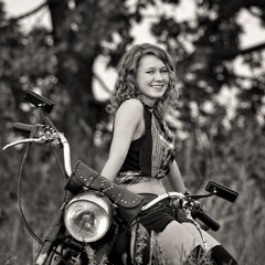 Девушка на Мотоцикле