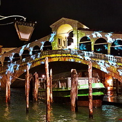 Міст Rialto. Венеція. Світлове різдвяне шоу