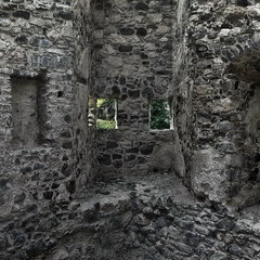 Вікна та віконечки в замку Андраз