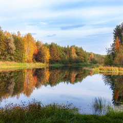 Осень на лесном озере