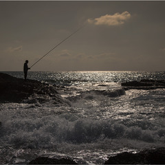 Рыбак и море