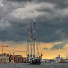 За сім морів