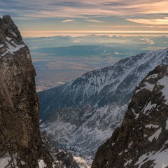 Погляд з вершини у долину