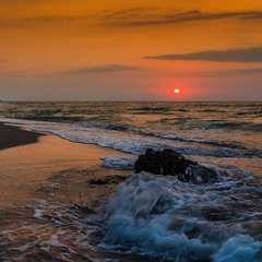 Схід сонця на морі
