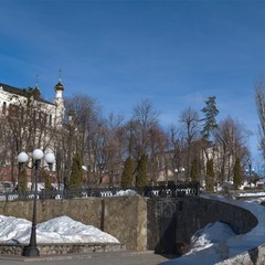 Сквер біля Свято-Покровського чоловічого монастиря у Харкові