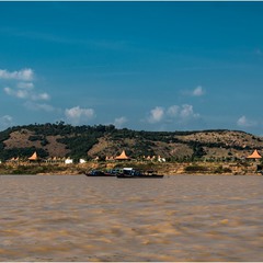 Воды озера Tonle Sap. CAMBODIA.