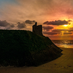 Trá carraigeach na hÉireann☀Rocky Irish beach☀Скелястий ірландський пляж з фортецею про окупантів 4