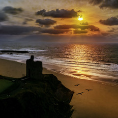 Trá carraigeach na hÉireann☀Rocky Irish beach☀Скелястий ірландський пляж з фортецею від окупантів 5