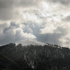 Оповита хмарами гора Темнатик