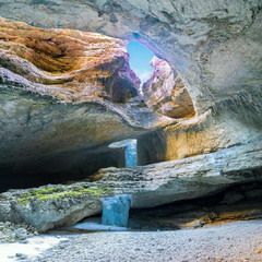 Салтинский пещерный водопад зимой