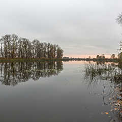 Осіння тиша на озері